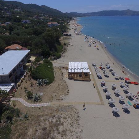 بيسكيوتا Residence Le Palme - Appartamenti Sul Mare - Spiaggia Tra Palinuro E Caprioli المظهر الخارجي الصورة