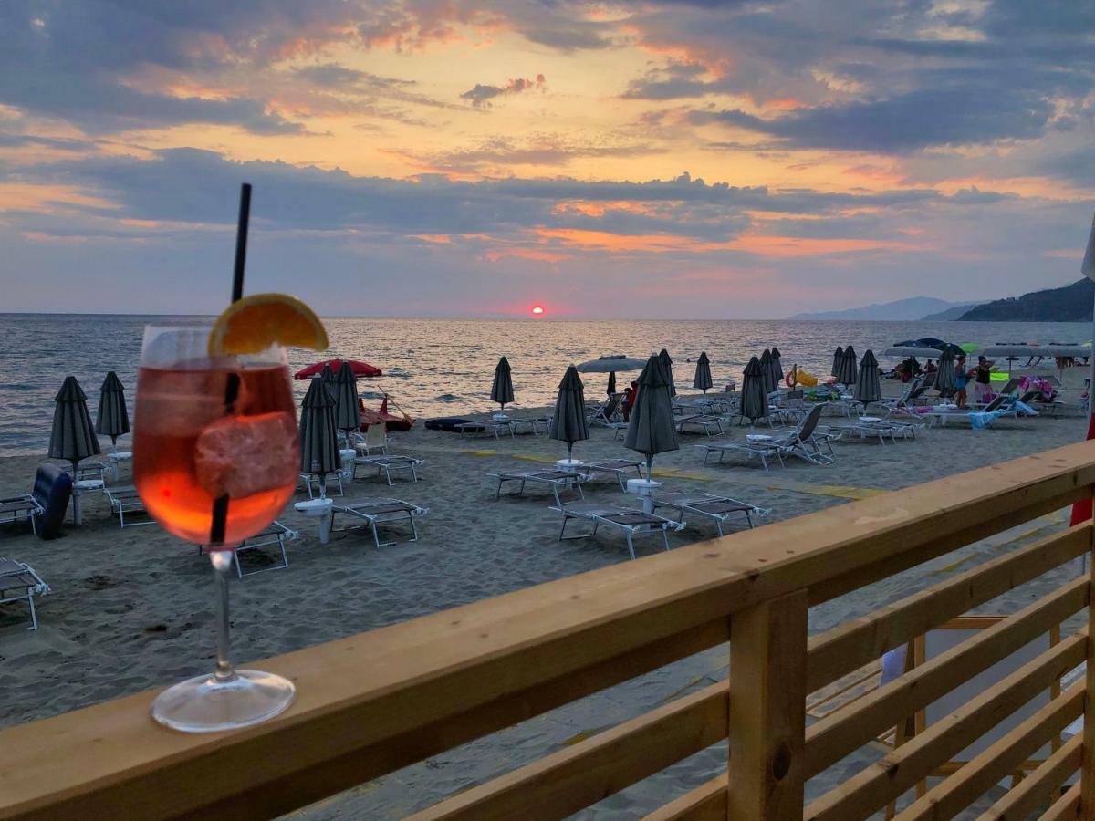 بيسكيوتا Residence Le Palme - Appartamenti Sul Mare - Spiaggia Tra Palinuro E Caprioli المظهر الخارجي الصورة