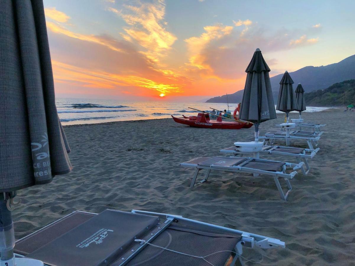 بيسكيوتا Residence Le Palme - Appartamenti Sul Mare - Spiaggia Tra Palinuro E Caprioli المظهر الخارجي الصورة