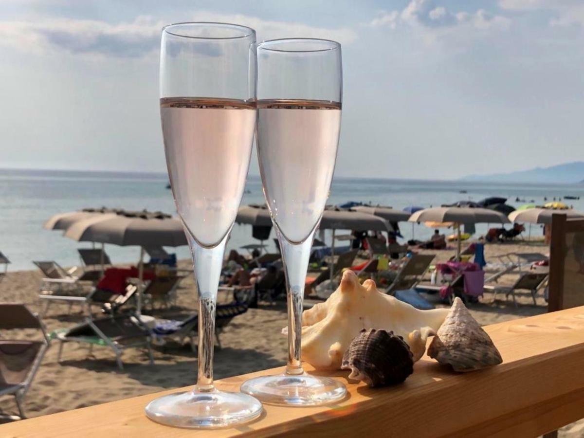 بيسكيوتا Residence Le Palme - Appartamenti Sul Mare - Spiaggia Tra Palinuro E Caprioli المظهر الخارجي الصورة